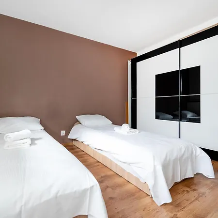 Park Zrodliska Spacious By Bookinghost Daire *