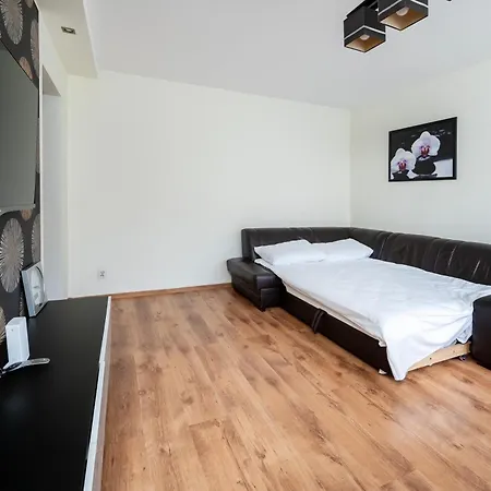 Daire Park Zrodliska Spacious By Bookinghost *