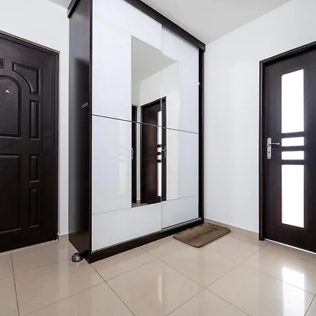 Daire Park Zrodliska Spacious By Bookinghost