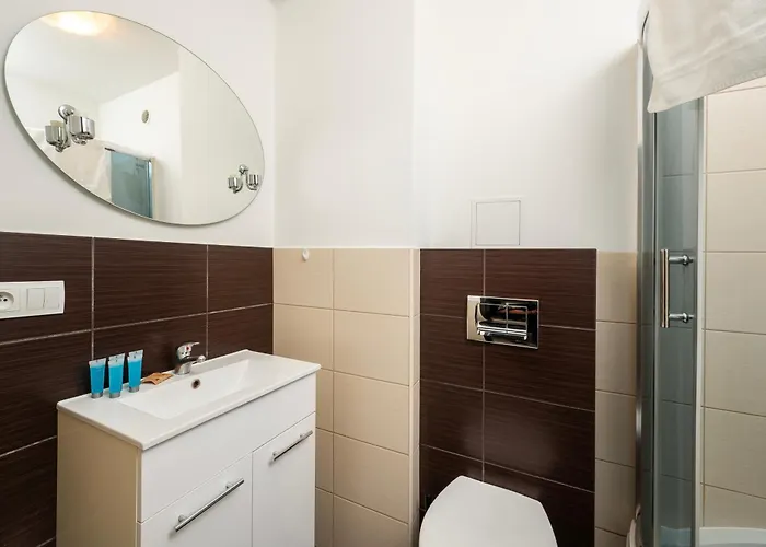 Daire Park Zrodliska Spacious By Bookinghost