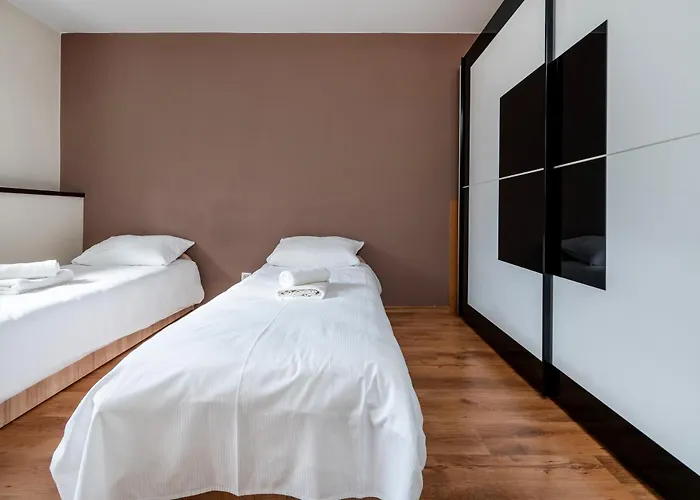 Park Zrodliska Spacious By Bookinghost *