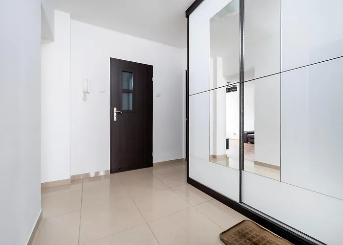 Daire Park Zrodliska Spacious By Bookinghost *