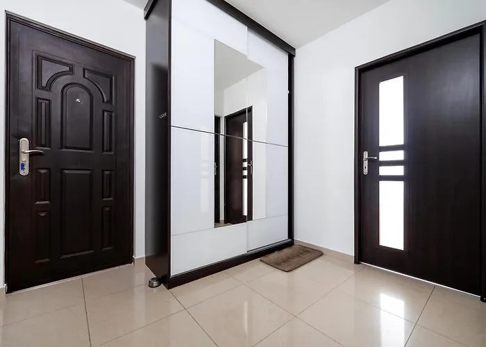 Daire Park Zrodliska Spacious By Bookinghost