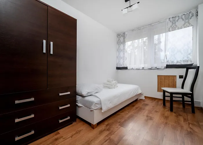 Daire Park Zrodliska Spacious By Bookinghost *